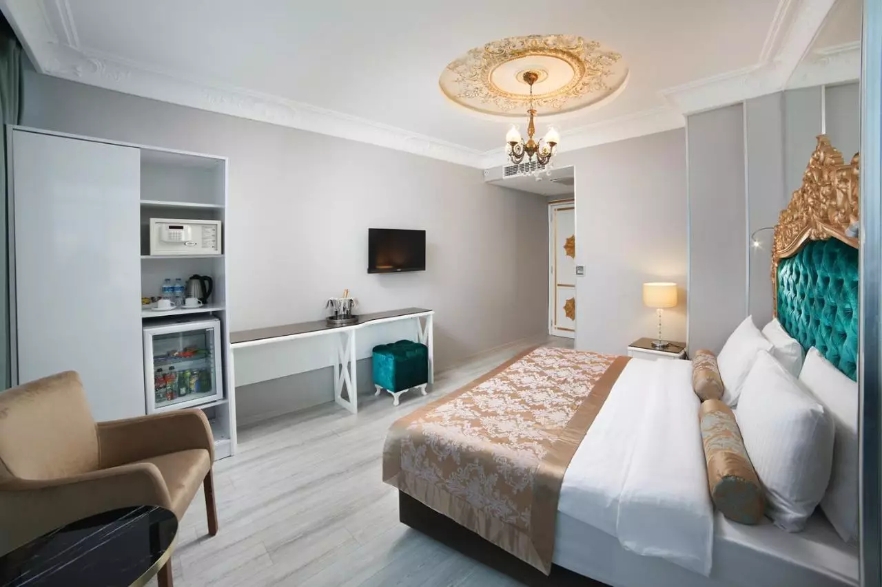 وایت مونارچ استانبول