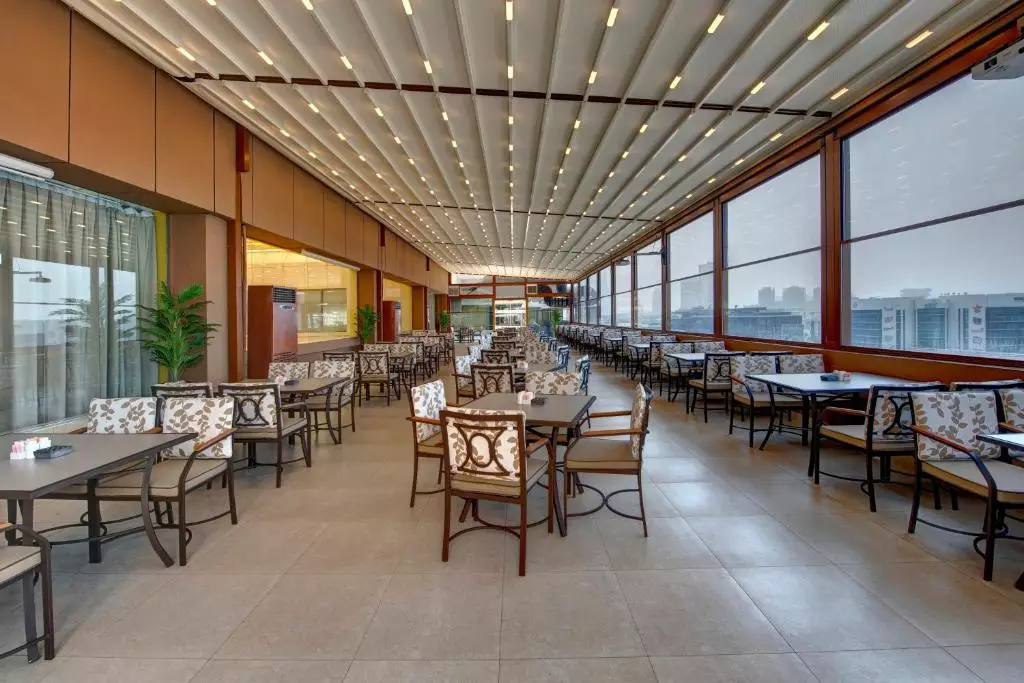 تو سیزنز دبی