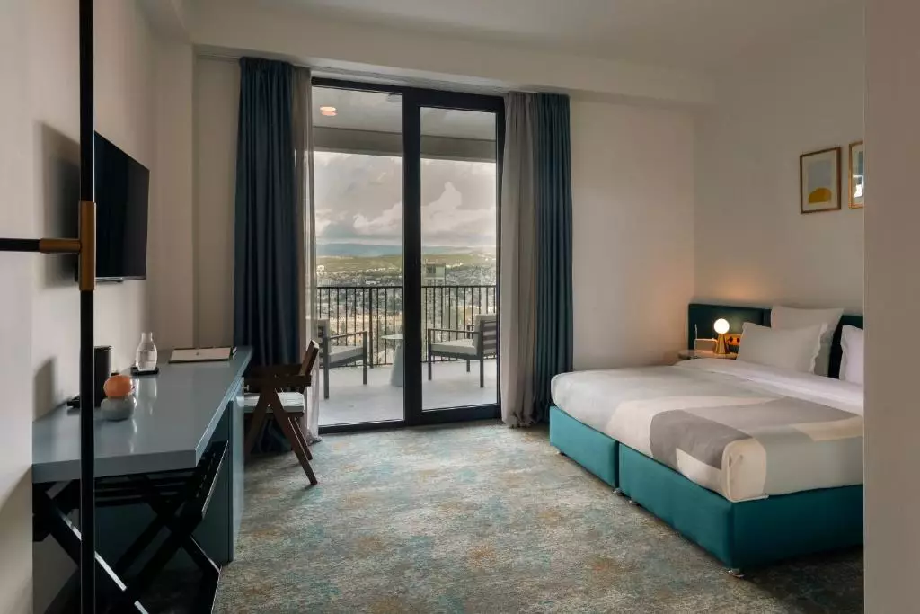 هتل کاستر پلوکس تفلیس