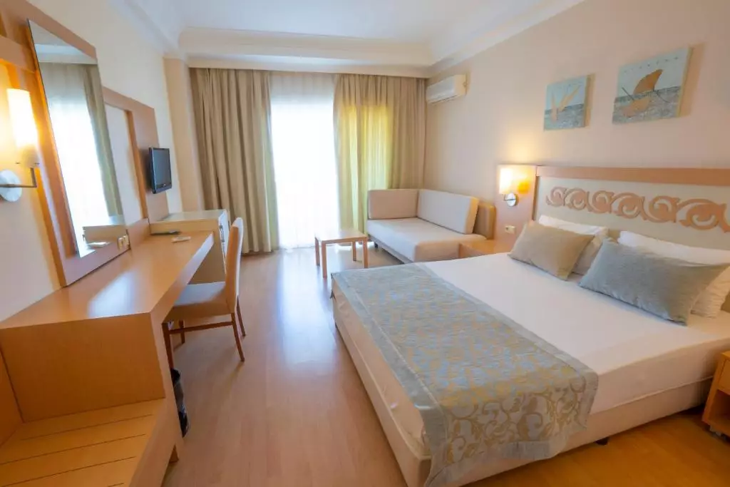 تایتان سلکت آلانیا