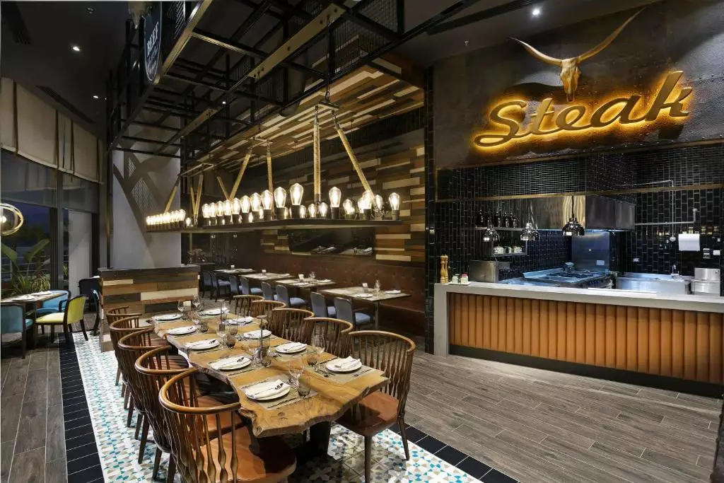 تایتانیک بیچ  لارا