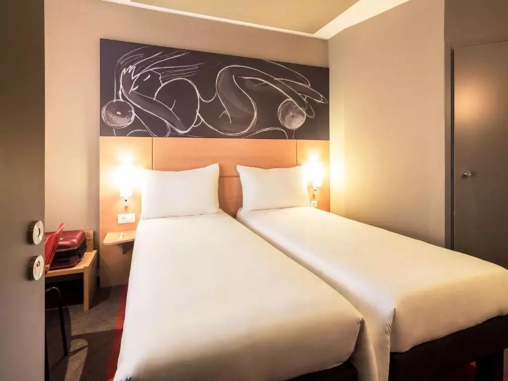 ایبیس ایروان سنتر