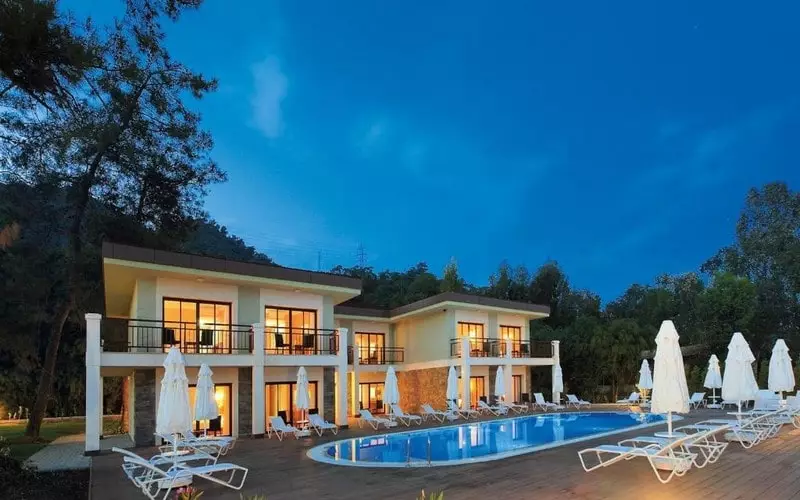 فرتزا بیچ ریزورت هتل