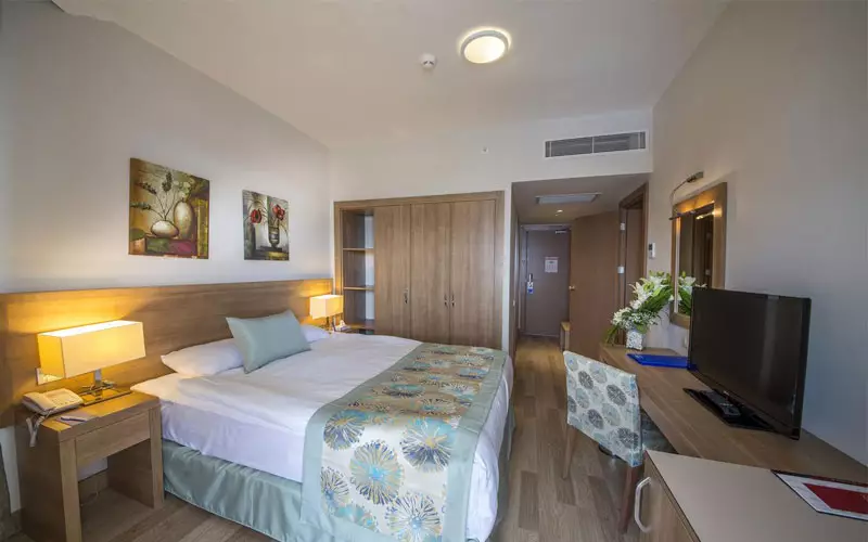 ویندهام گاردن لارا