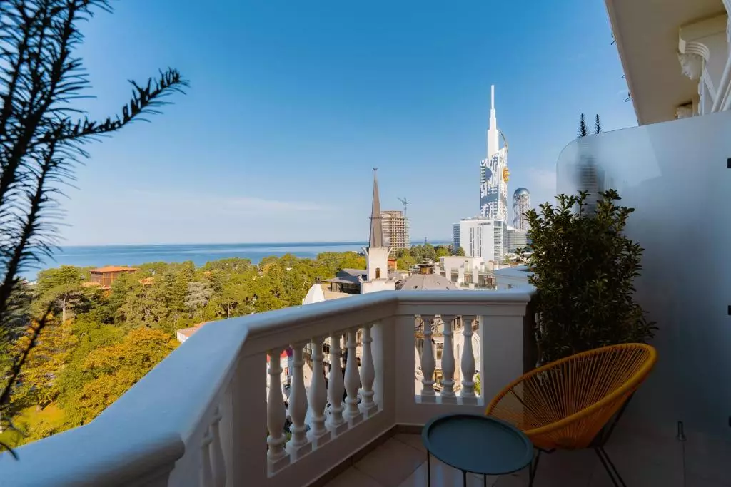 تاپیس روژ بوتیک باتومی