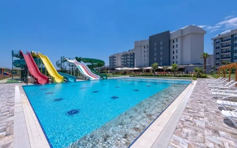 پرادو فامیلی لارا آنتالیا