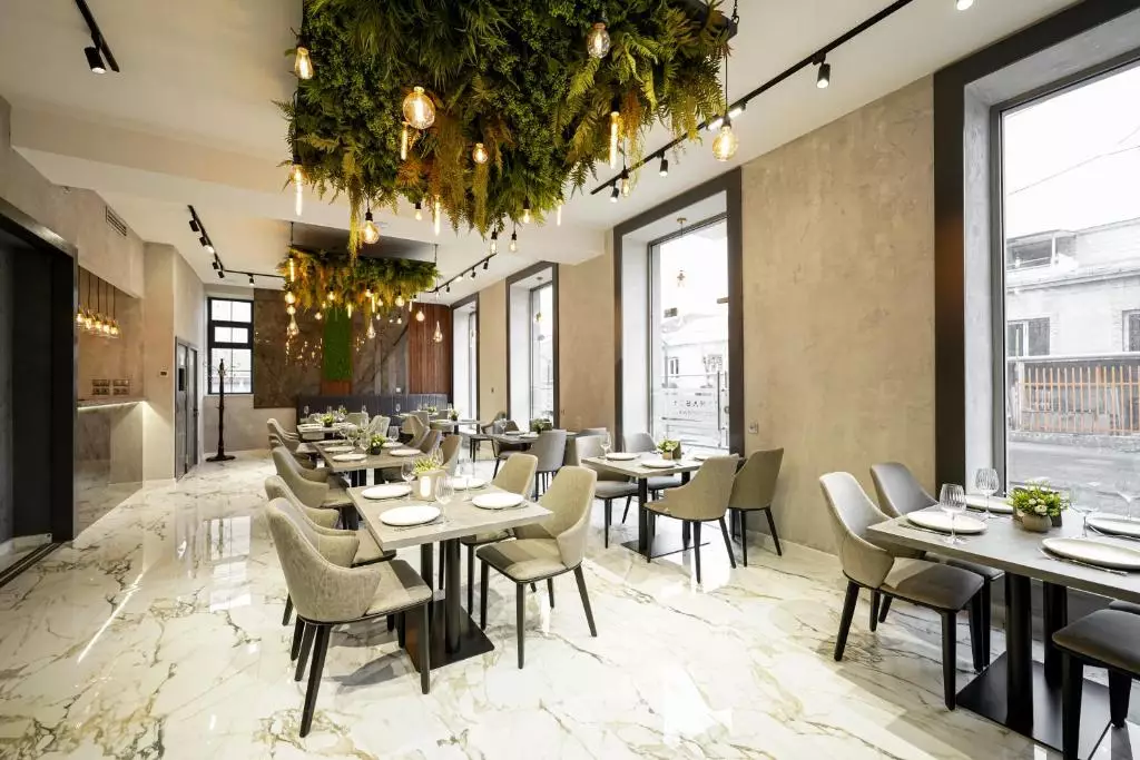 داینستی ایروان