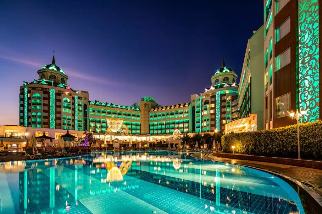 دلفین بی ای گرند ریزورت لارا آنتالیا