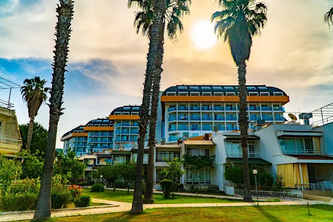 ترون بیچ ریزورت آلانیا