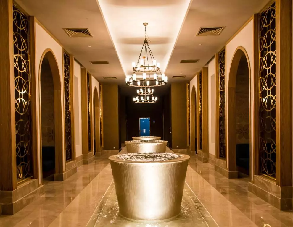 ترندی لارا آنتالیا