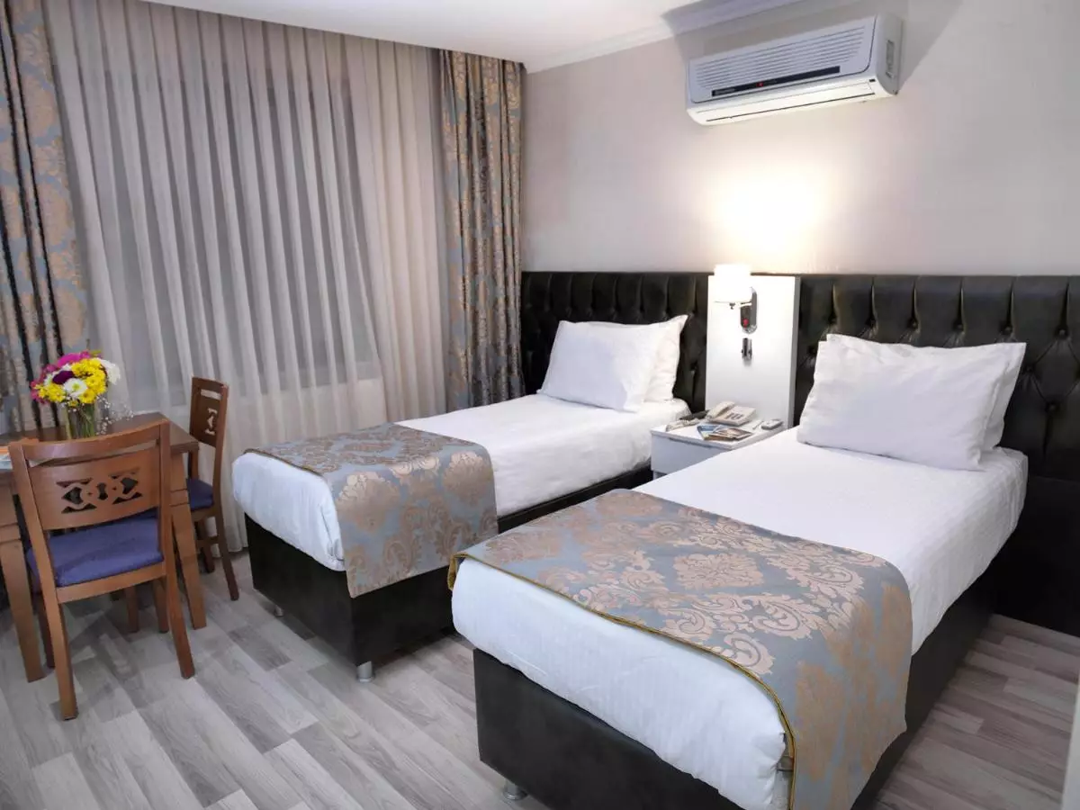 مونارچ استانبول