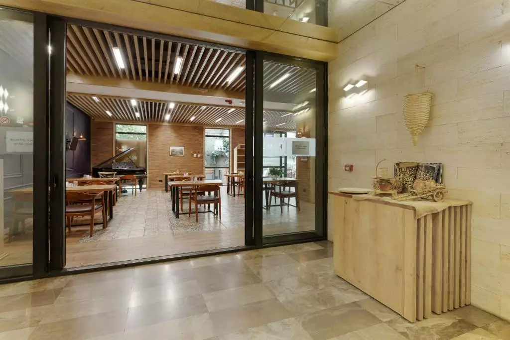 هتل ایوریا این تفلیس