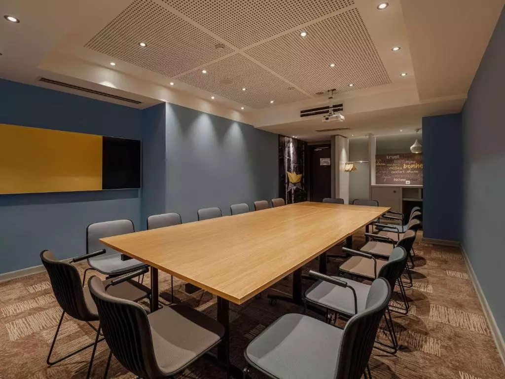 ایبیس ایروان سنتر