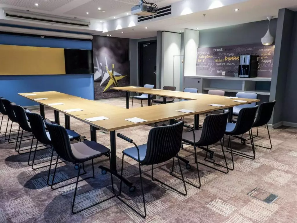 ایبیس ایروان سنتر