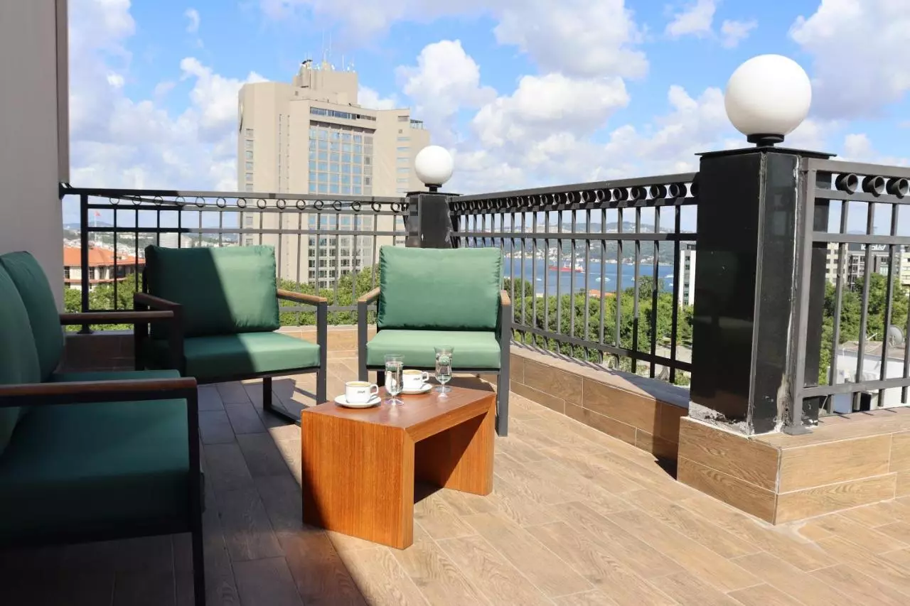 ریوا تکسیم استانبول