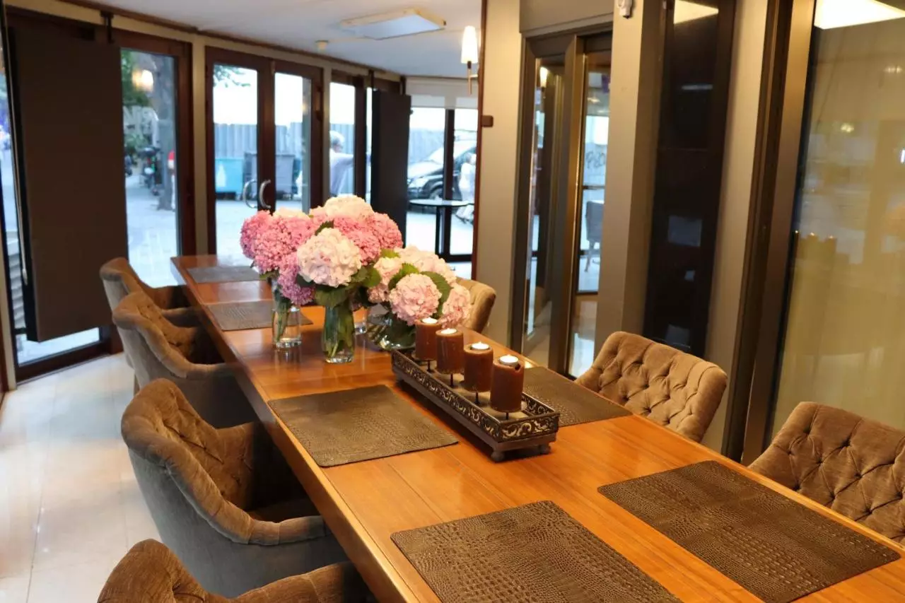 ریوا تکسیم استانبول