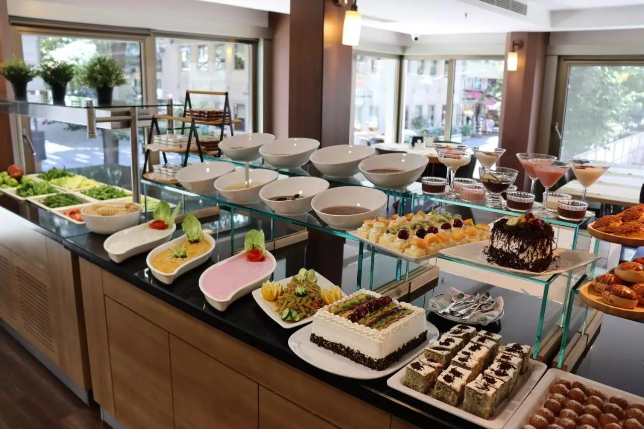 ریوا تکسیم استانبول