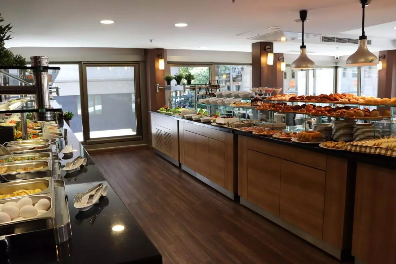 ریوا تکسیم استانبول