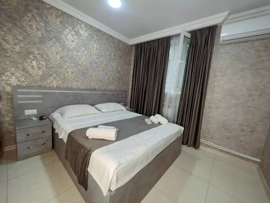 اپرا اونیو ایروان