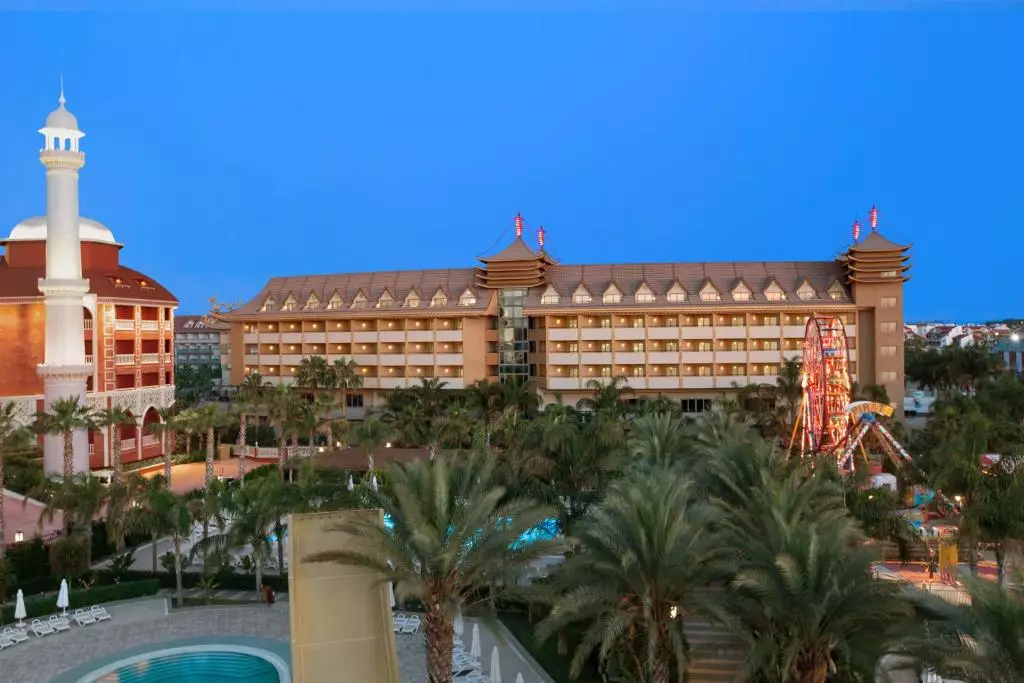 هتل رویال دراگون آلانیا