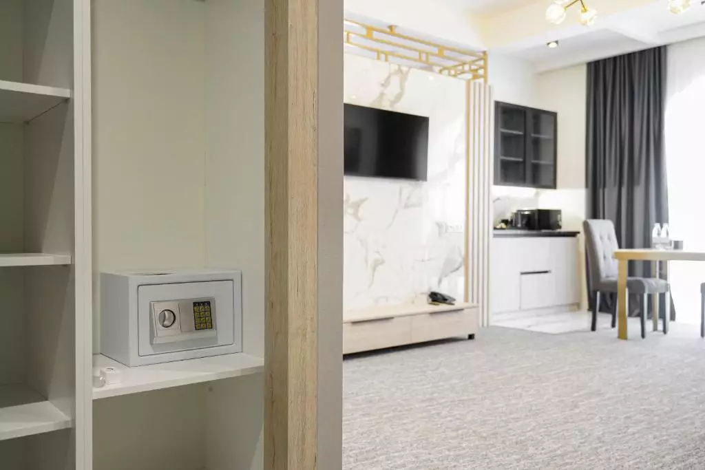 داینستی ایروان