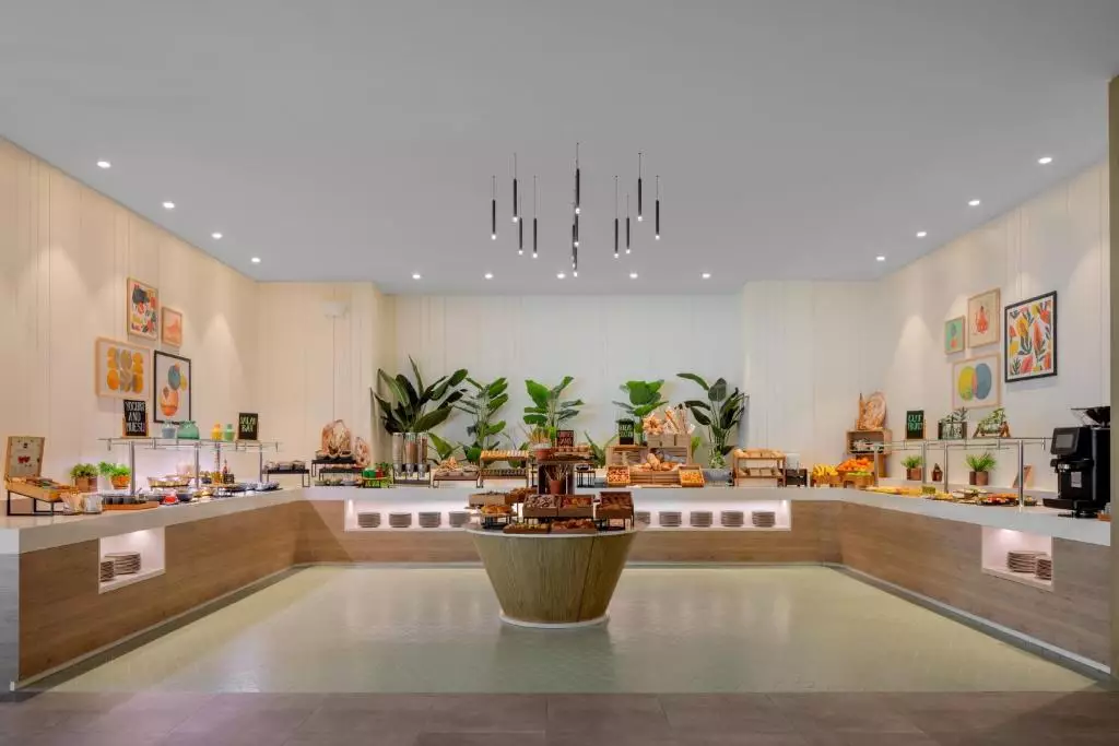 هالیدی این بیزینس بی دبی