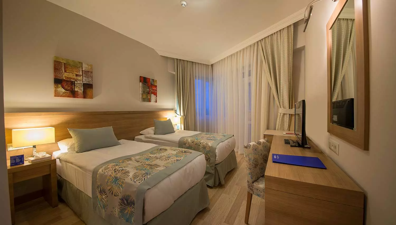 لارا فمیلی کلاب آنتالیا