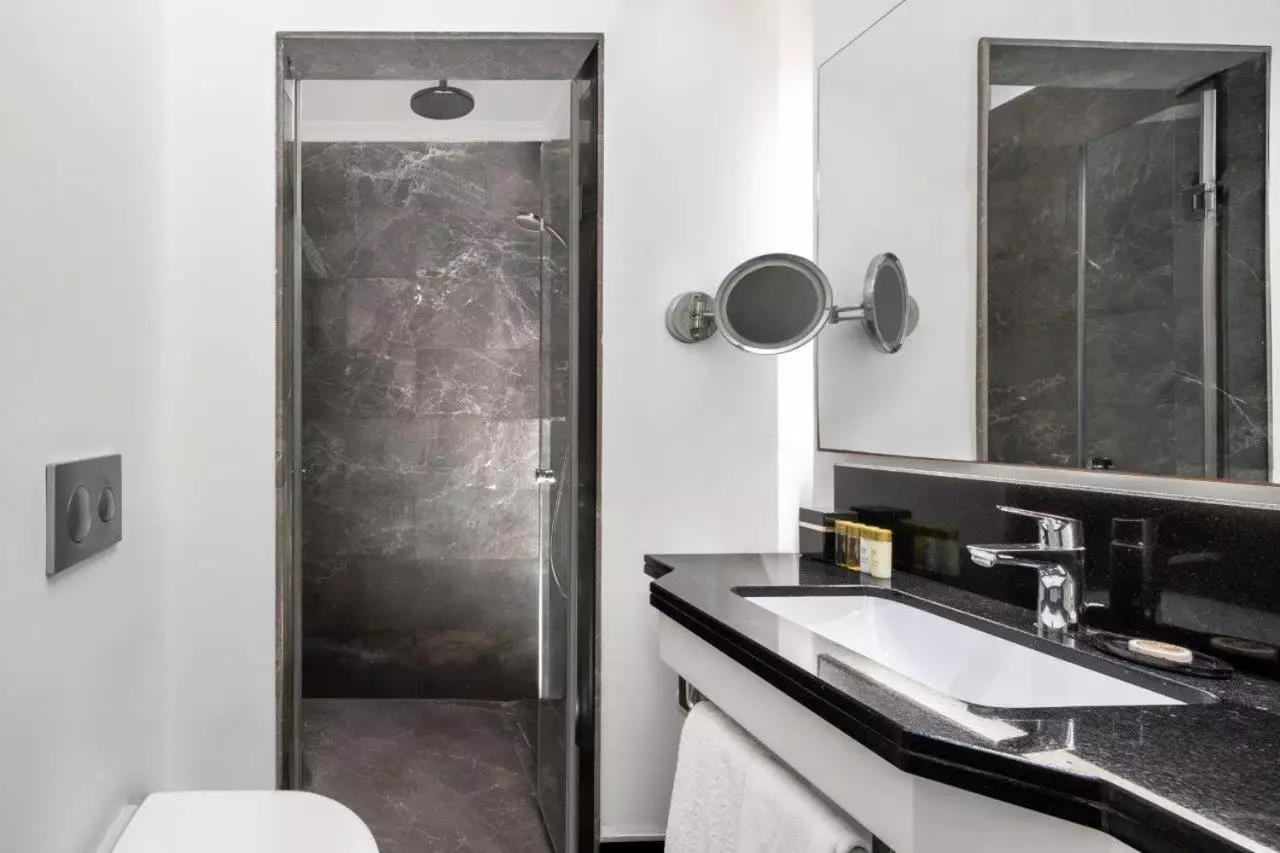 آکا لاش تکسیم استانبول