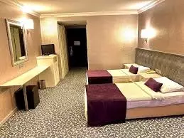 لونا بیچ دلوکس مارماریس