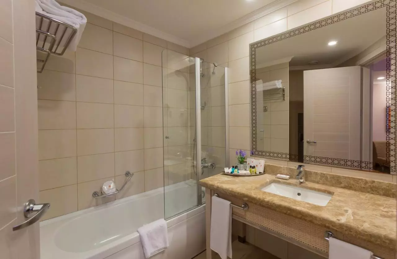 موکارناس ریزورت اند اسپا