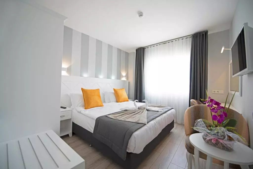 موتو پرمیوم و اسپا مارماریس