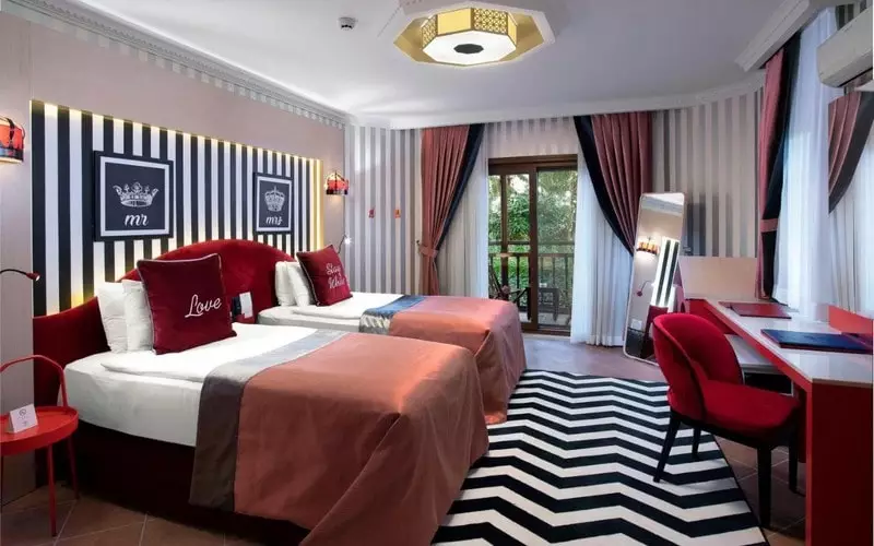 سلکتوم فمیلی ریزورت بلک آنتالیا