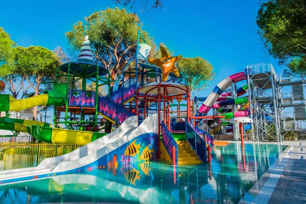 ترندی لارا آنتالیا