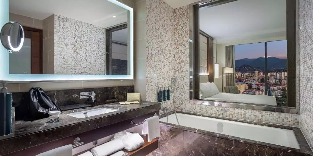 هیلتون باتومی