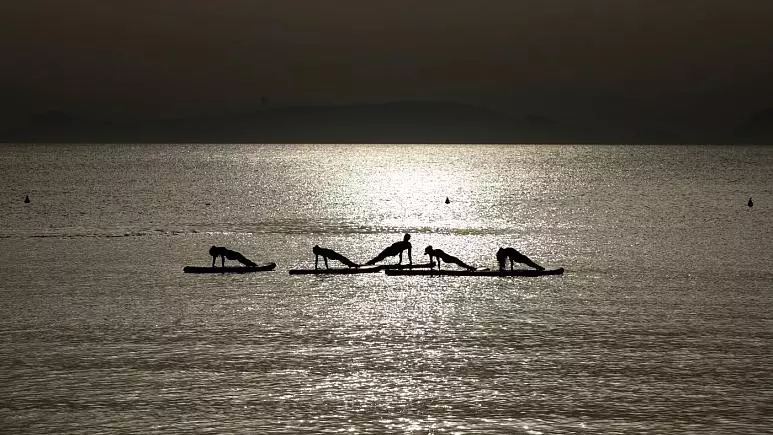 هدیه ۱۵۰ یورویی دولت یونان به جوانانی که واکسن می‌زنند.