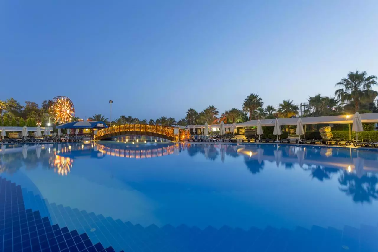 موکارناس ریزورت اند اسپا