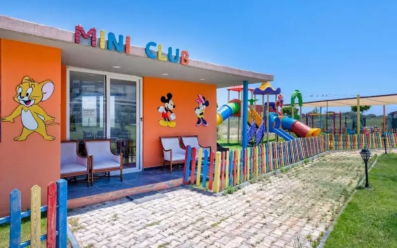 پرادو فامیلی لارا آنتالیا