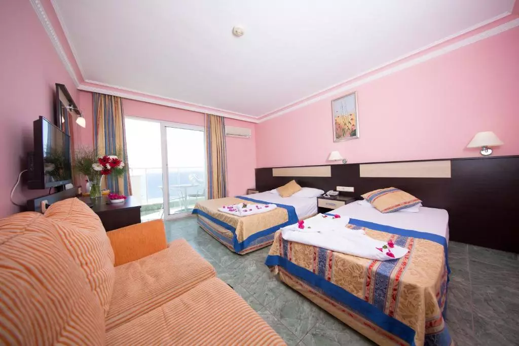 فرست کلس آلانیا