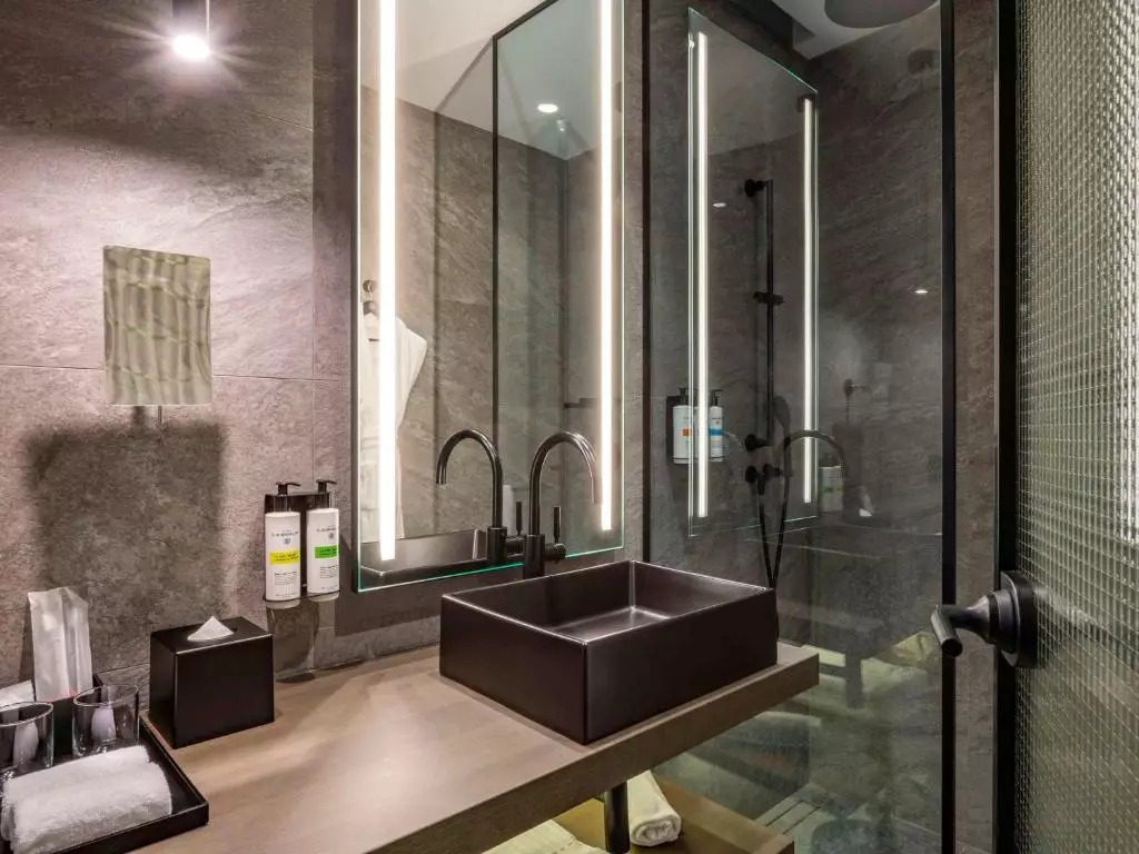 پولمن تفلیس اکسس تاورز