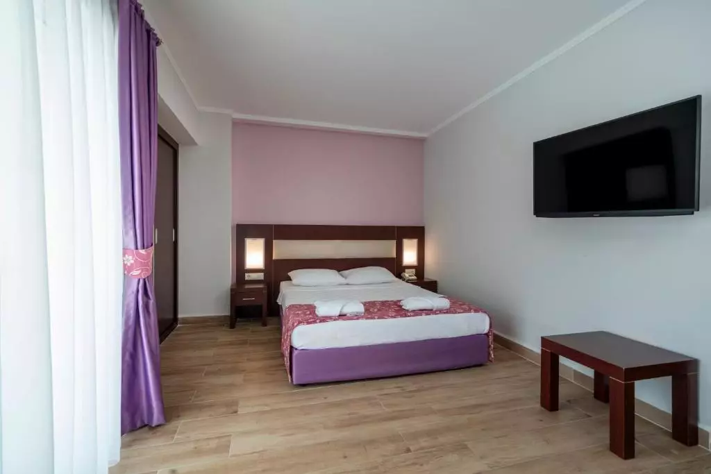 ام جی وایت لیلیوم آنتالیا