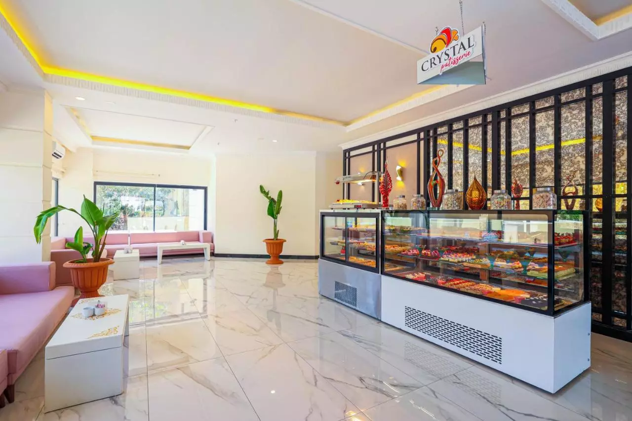 کریستال لند آو پارادایس