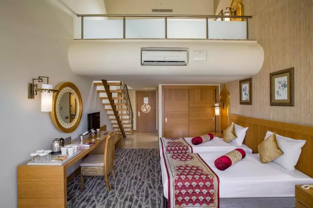 رویال دراگون آلانیا