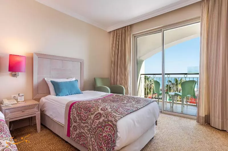 اورنج کانتی بلک آنتالیا