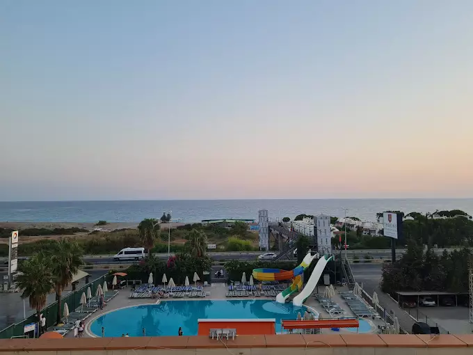 ترون بیچ ریزورت آلانیا