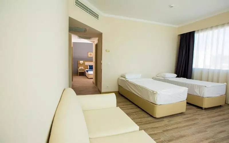 فرتزا بیچ ریزورت هتل