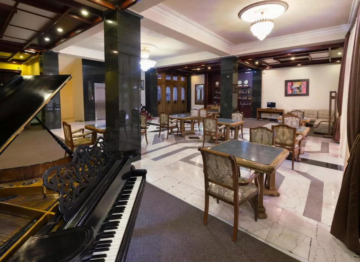 آنی سنترال این ایروان