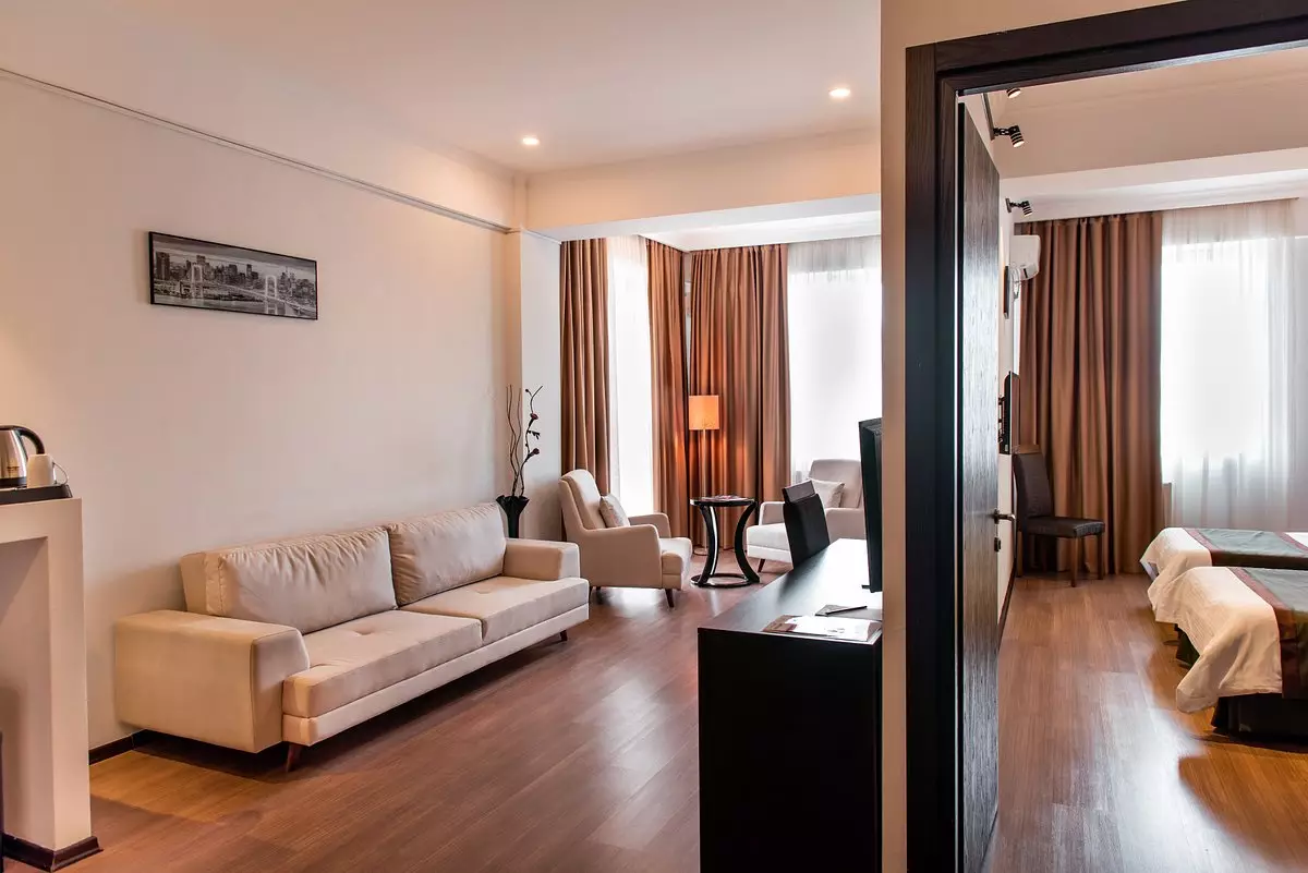 بست وسترن آرت تفلیس