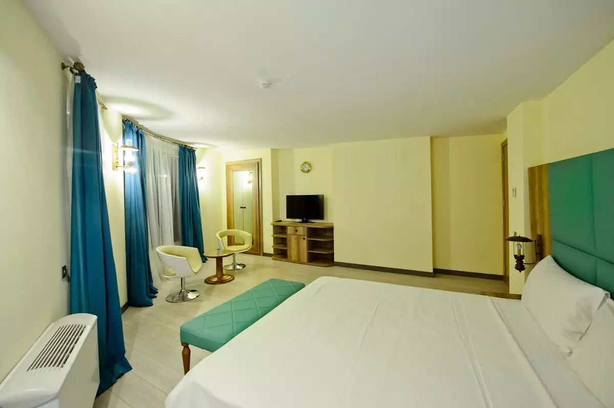 کاستلو مار باتومی