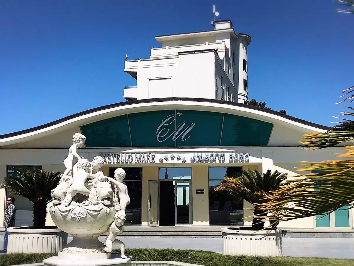 کاستلو مار باتومی