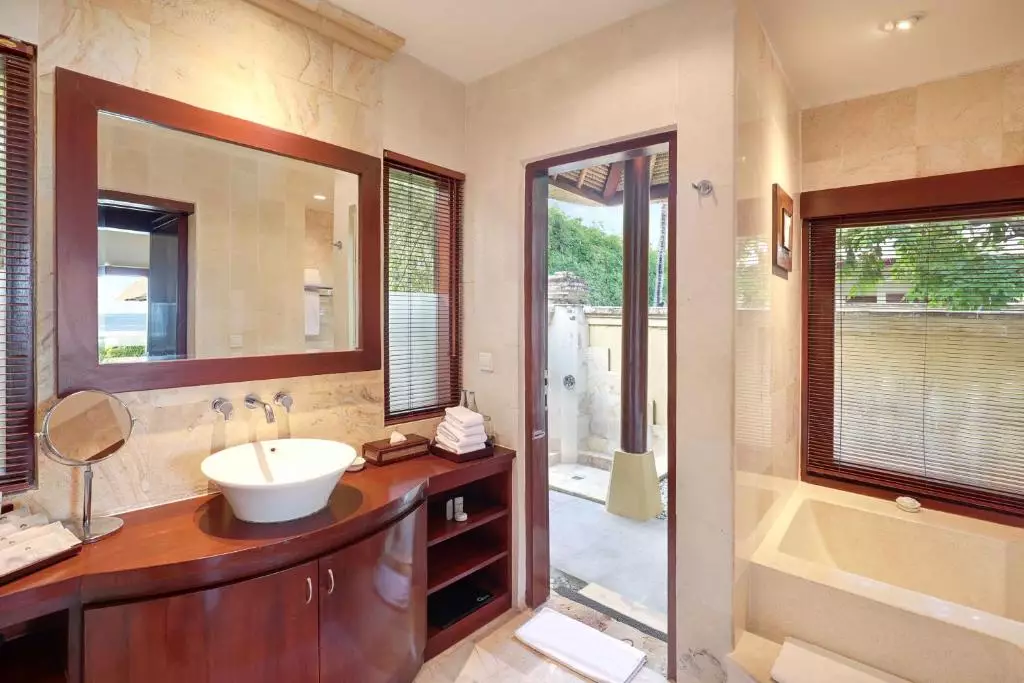 دیسکاوری کارتیکا پلازا کوتا بالی